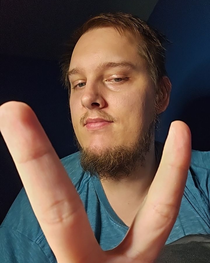 Tinder profile picture for @mug