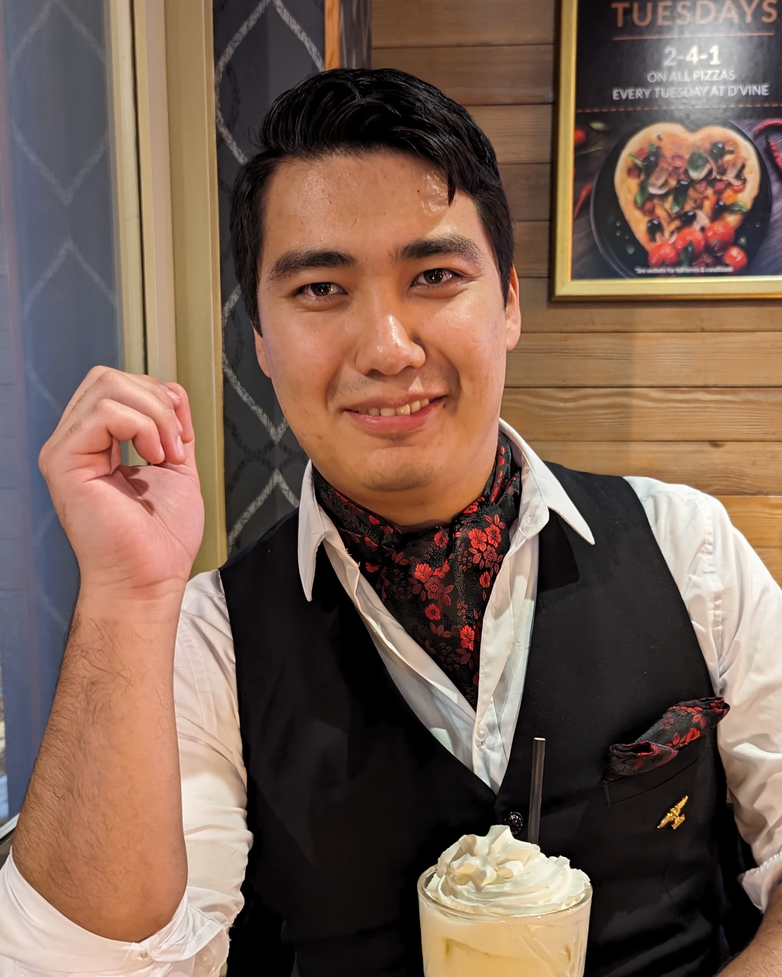 Tinder profile picture for @showoff
