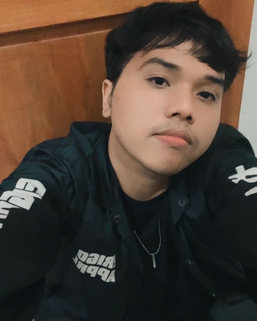 Tinder profile picture for @foreigners
