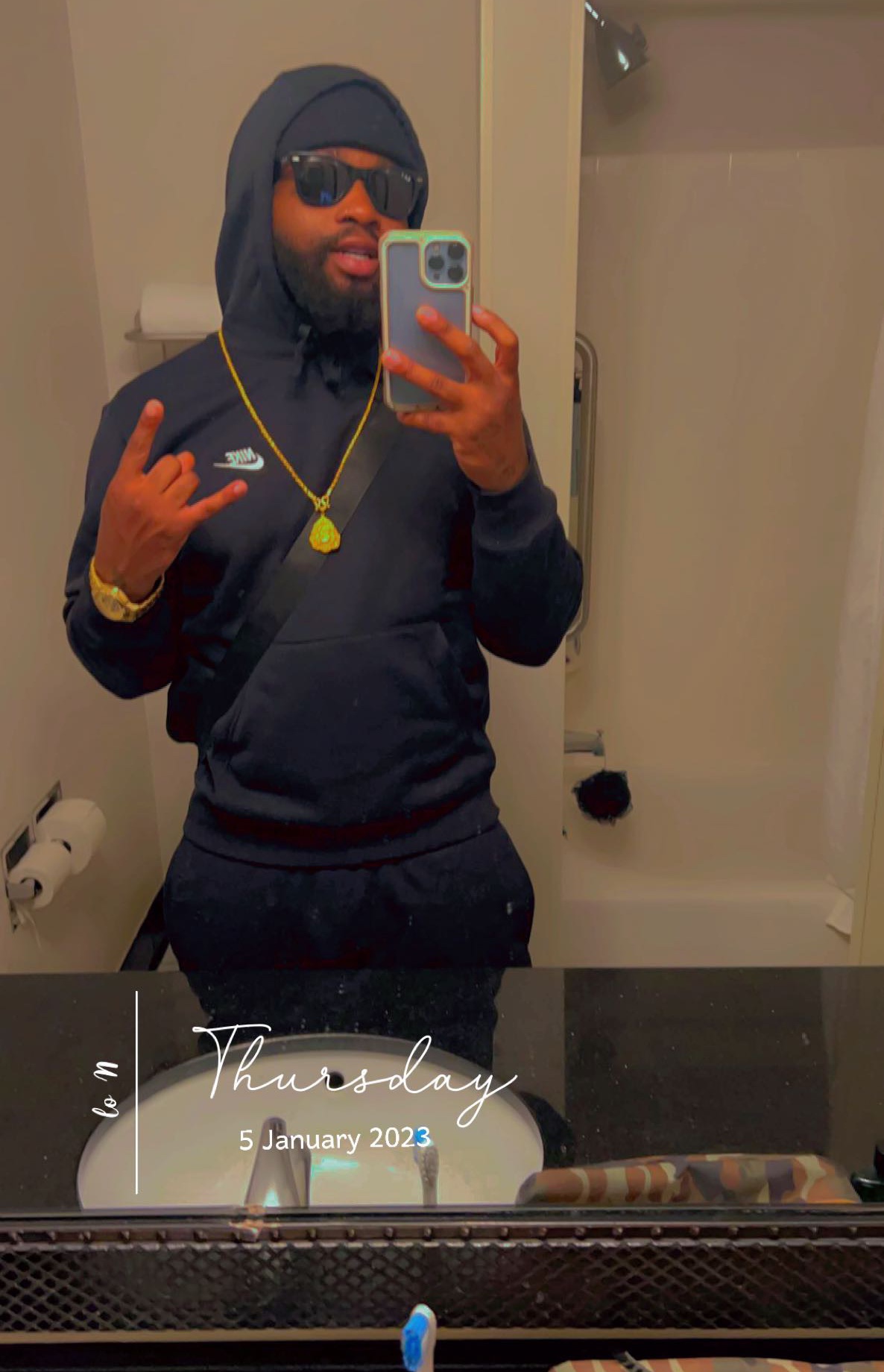 Tinder profile picture for @dinero