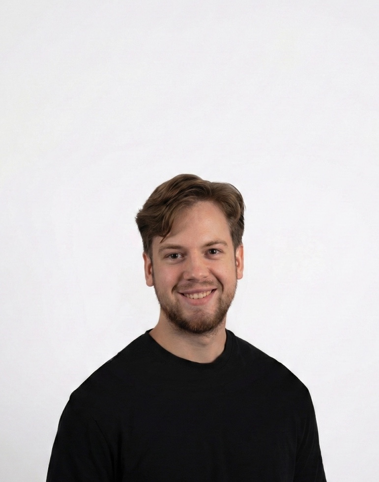 Tinder profile picture for @maxdd