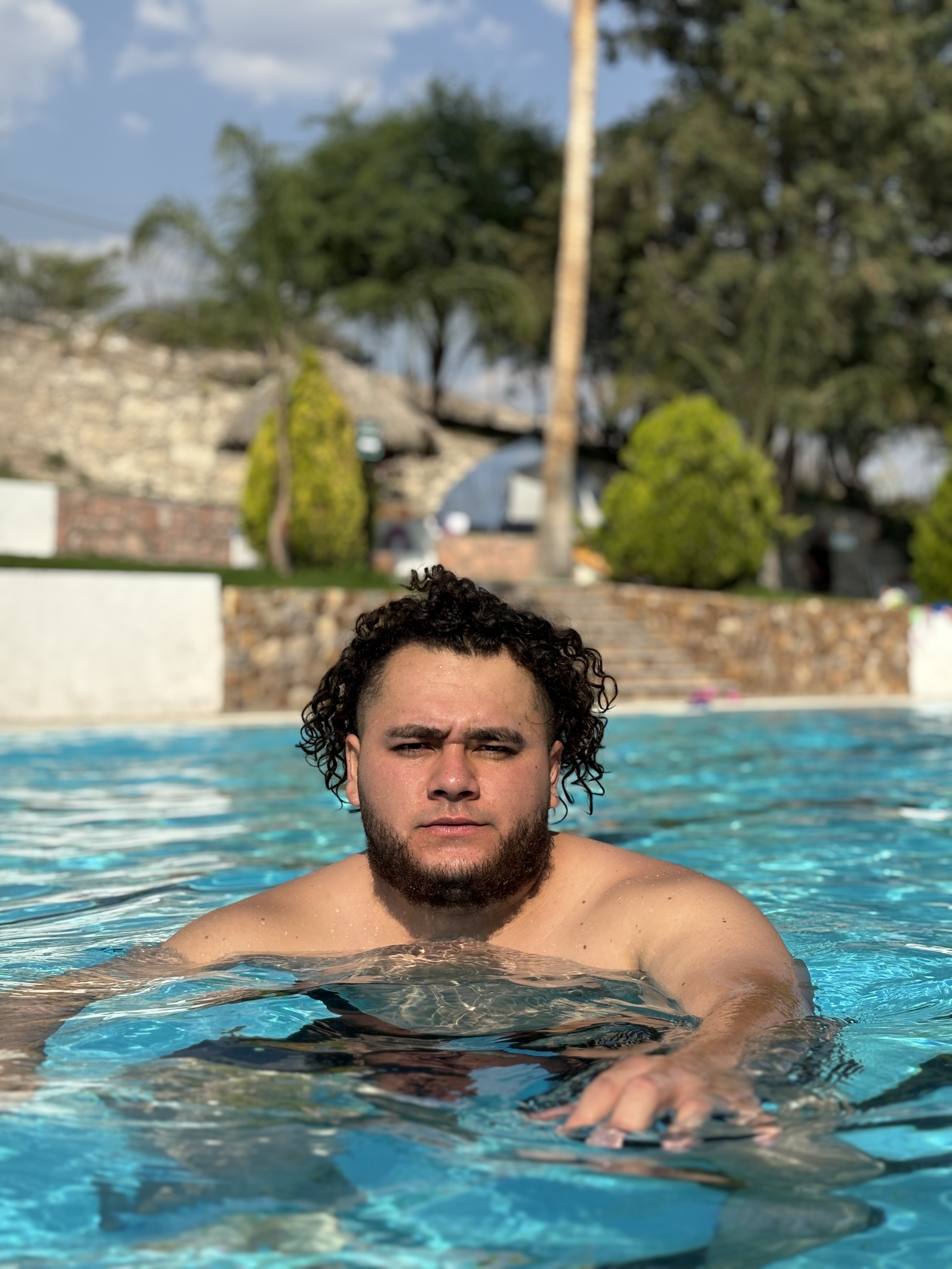 Tinder profile picture for @govea
