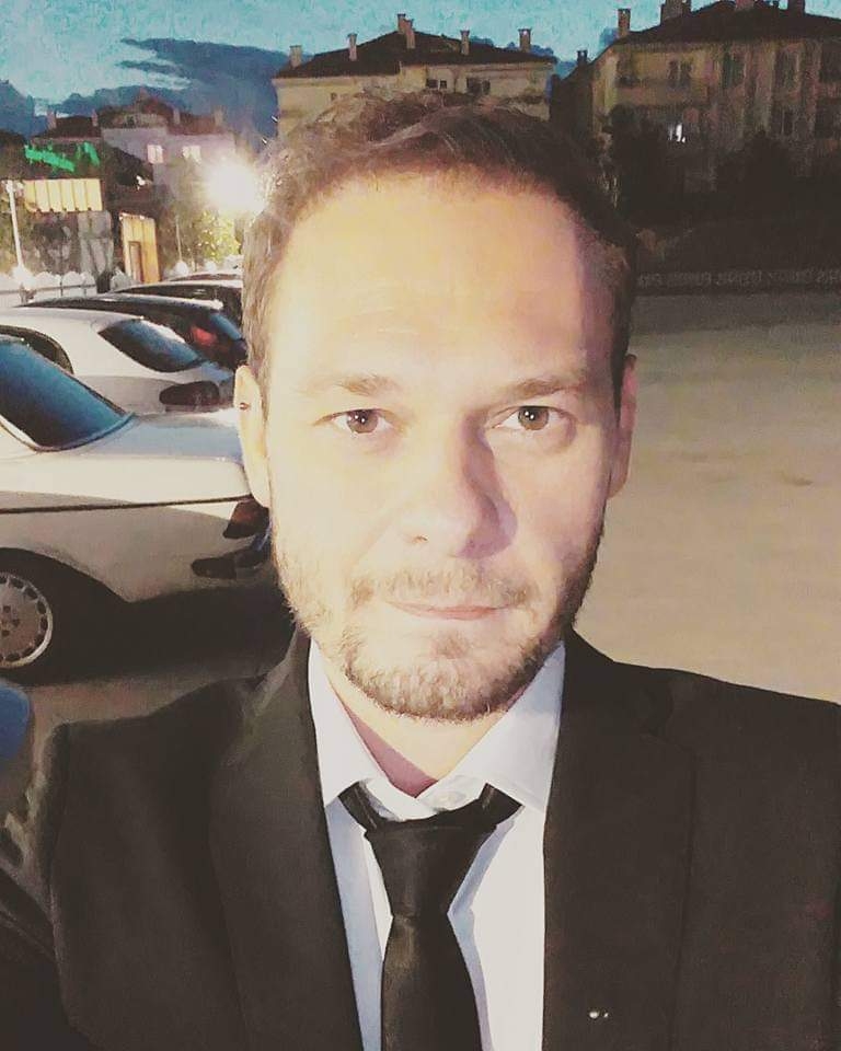 Tinder profile picture for @walk
