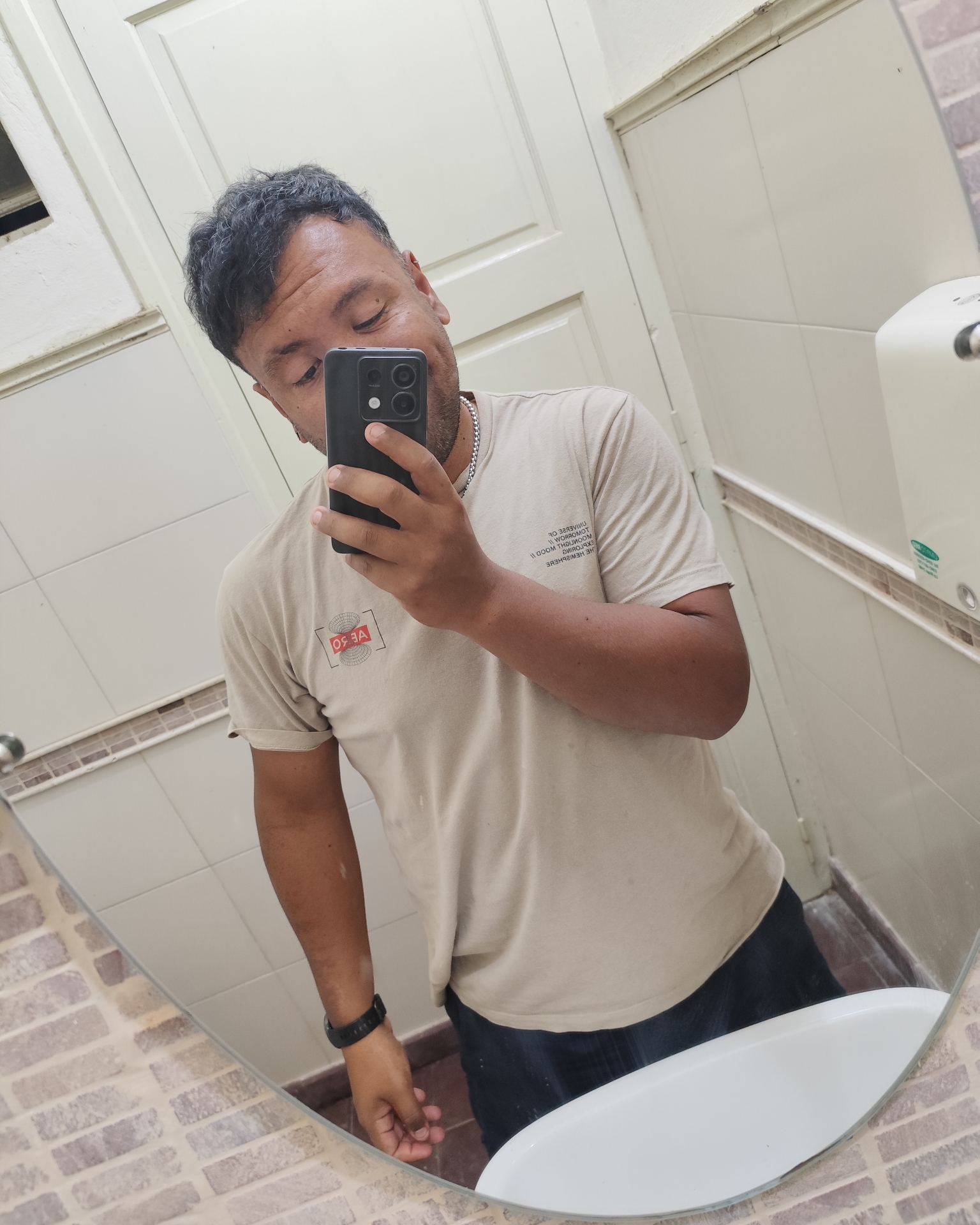 Tinder profile picture for @jonatan