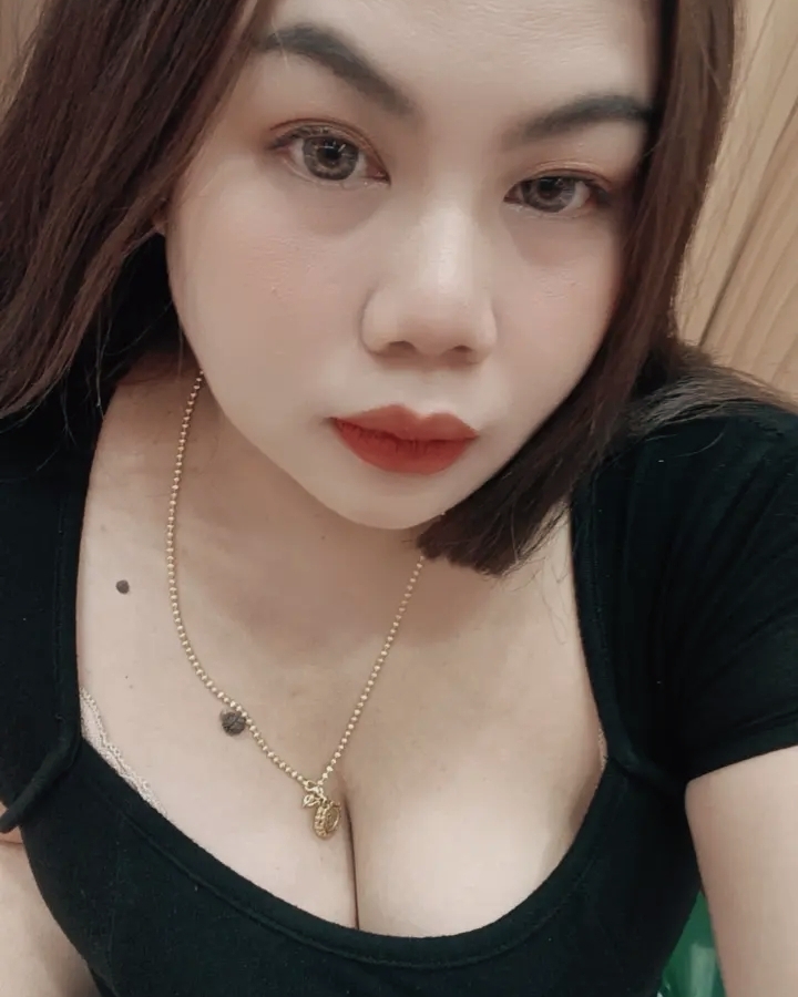 Tinder profile picture for @nana
