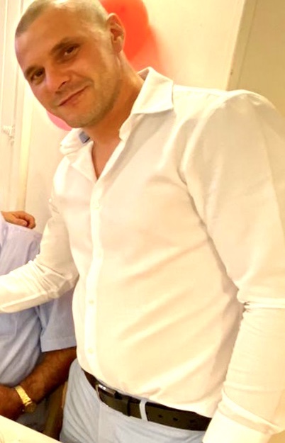 Tinder profile picture for @robt