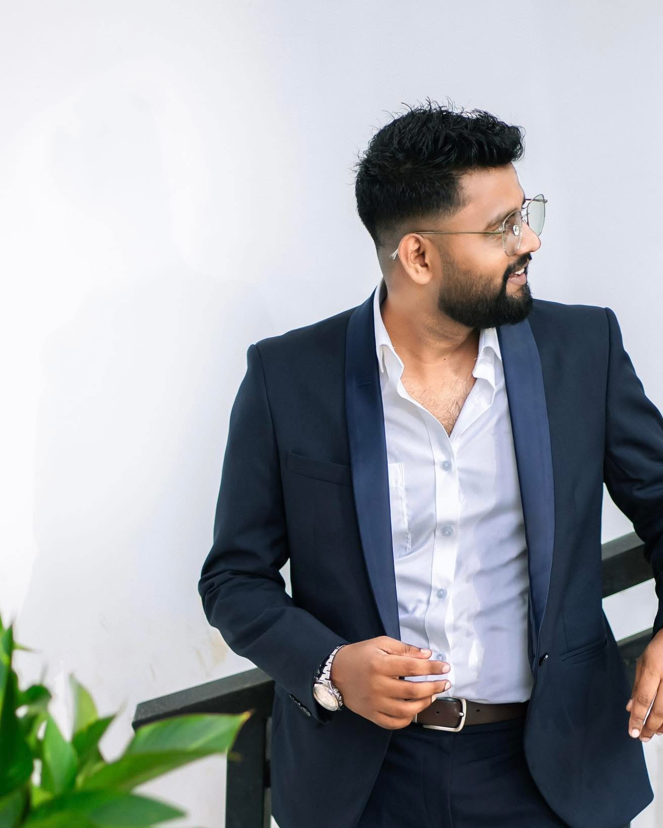Tinder profile picture for @hasitha