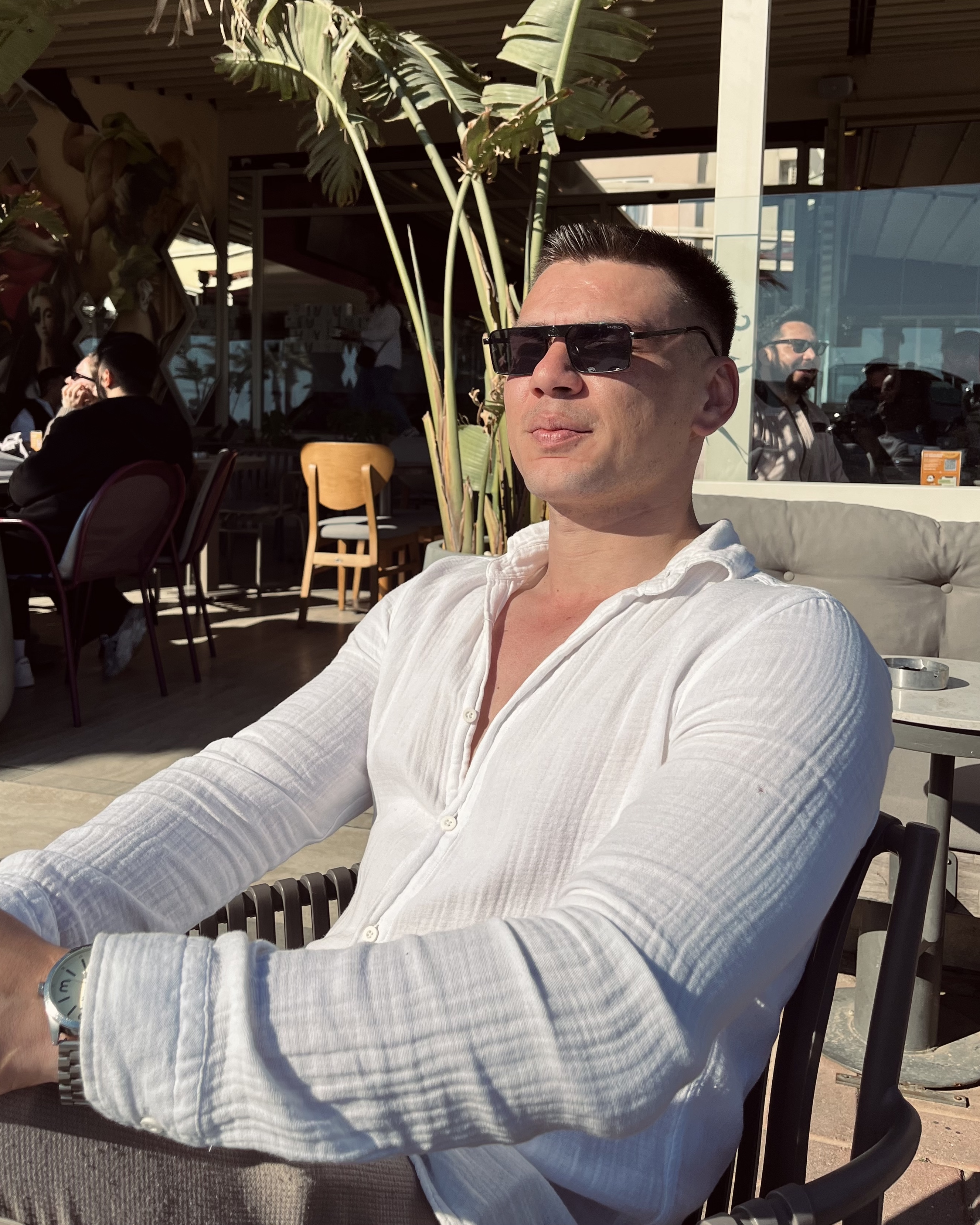 Tinder profile picture for @breakdown