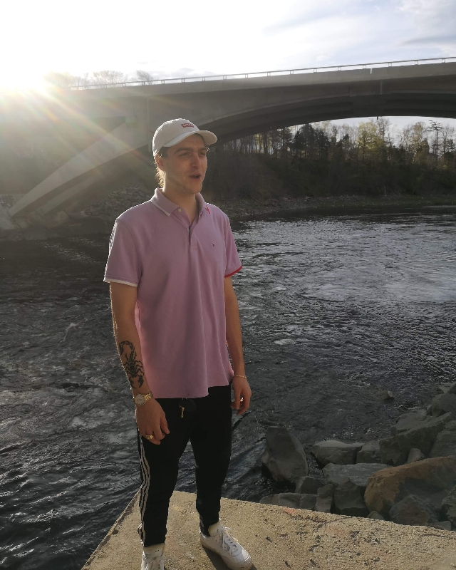 Tinder profile picture for @maxim99