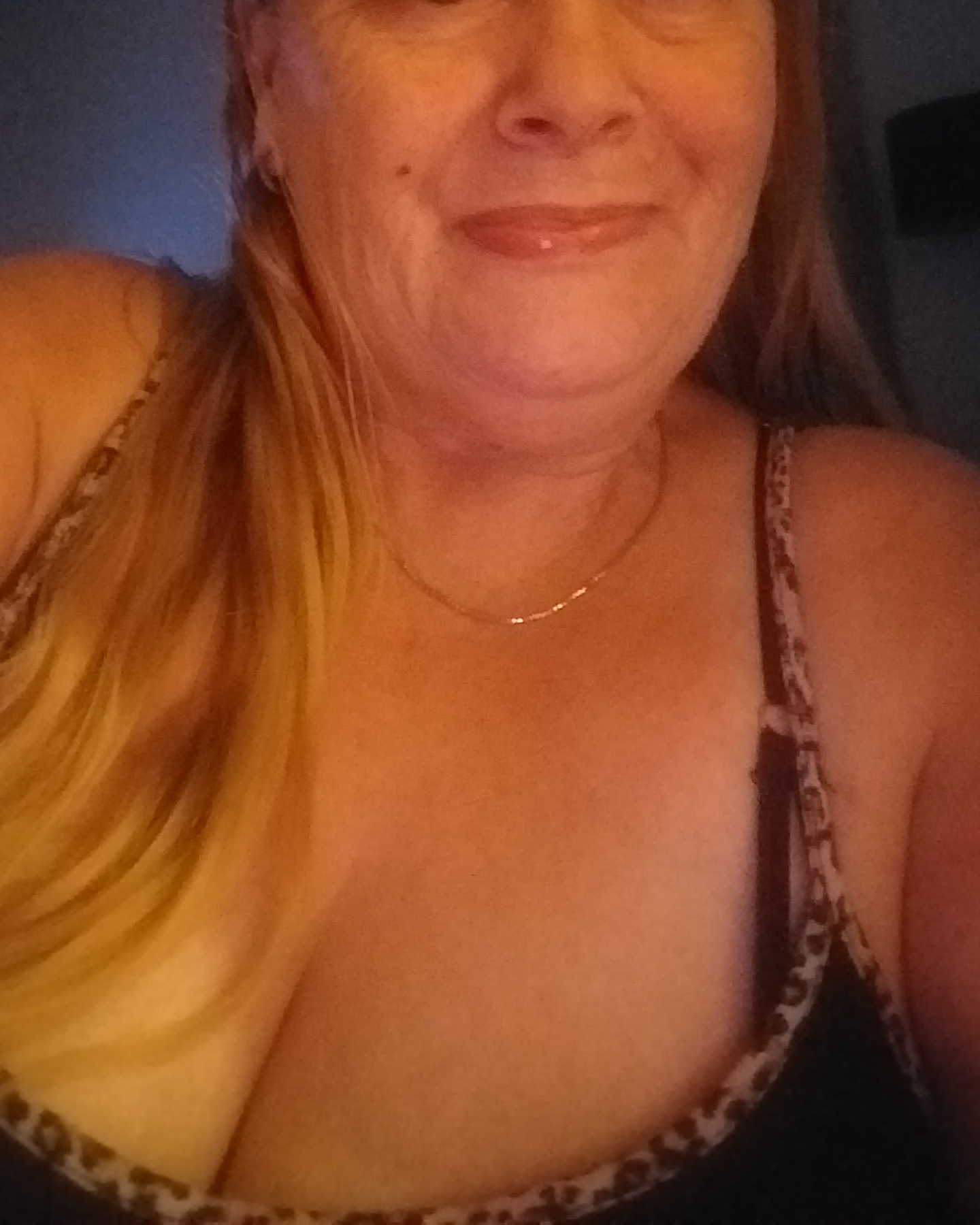 Tinder profile picture for @hotter