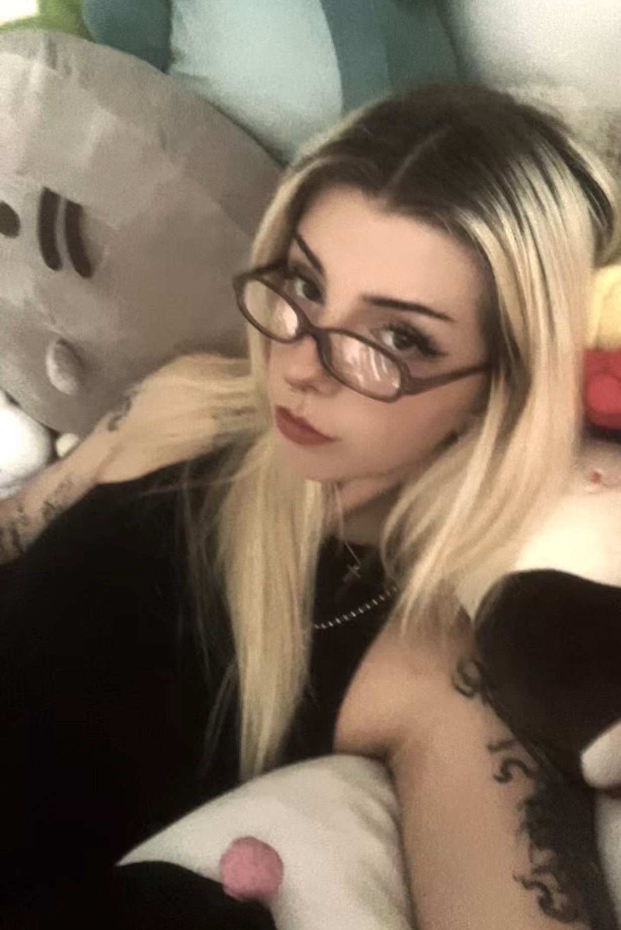 Tinder profile picture for @urmum