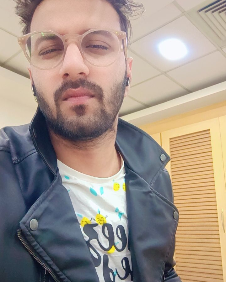 Tinder profile picture for @smb