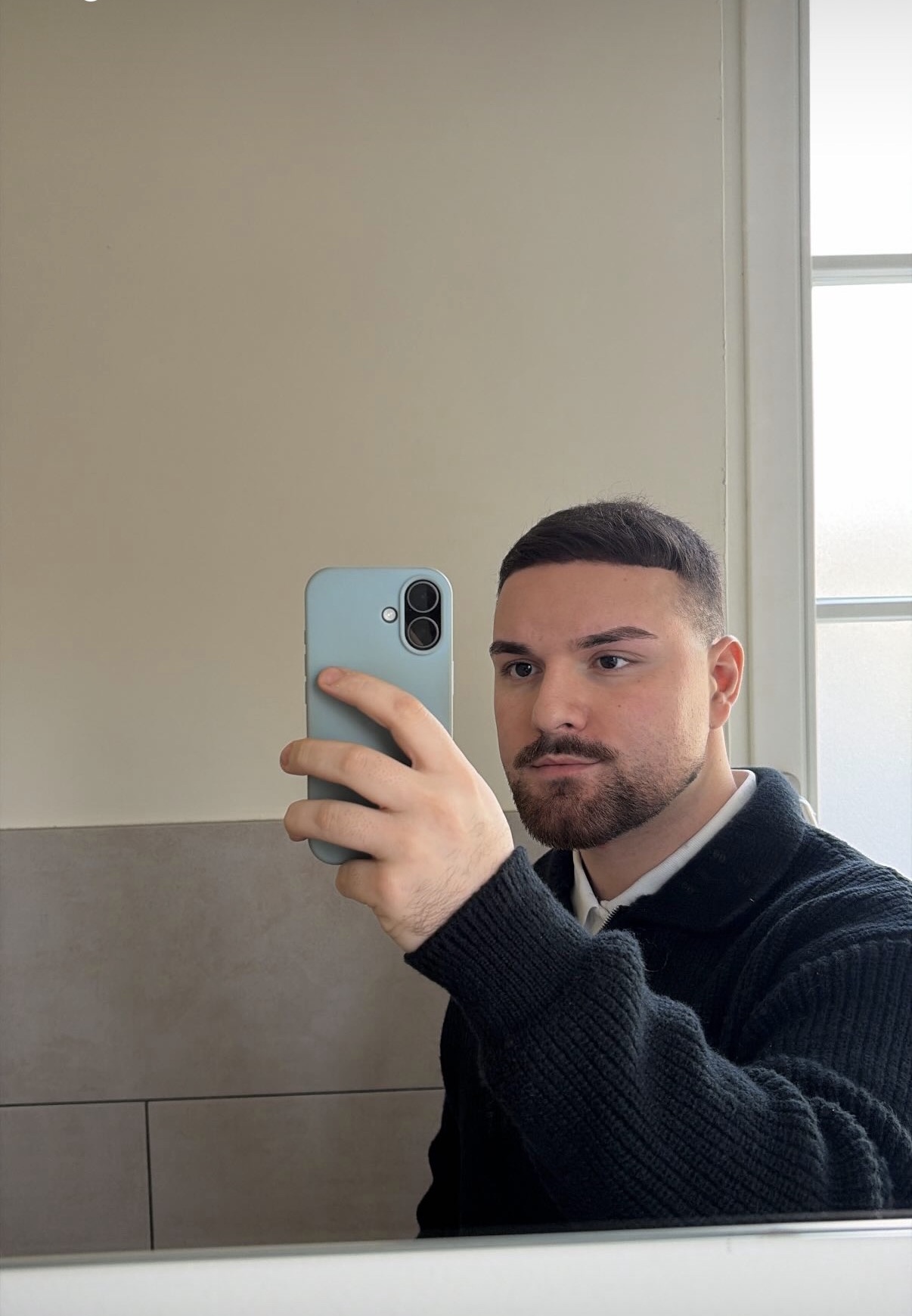 Tinder profile picture for @chamberlain