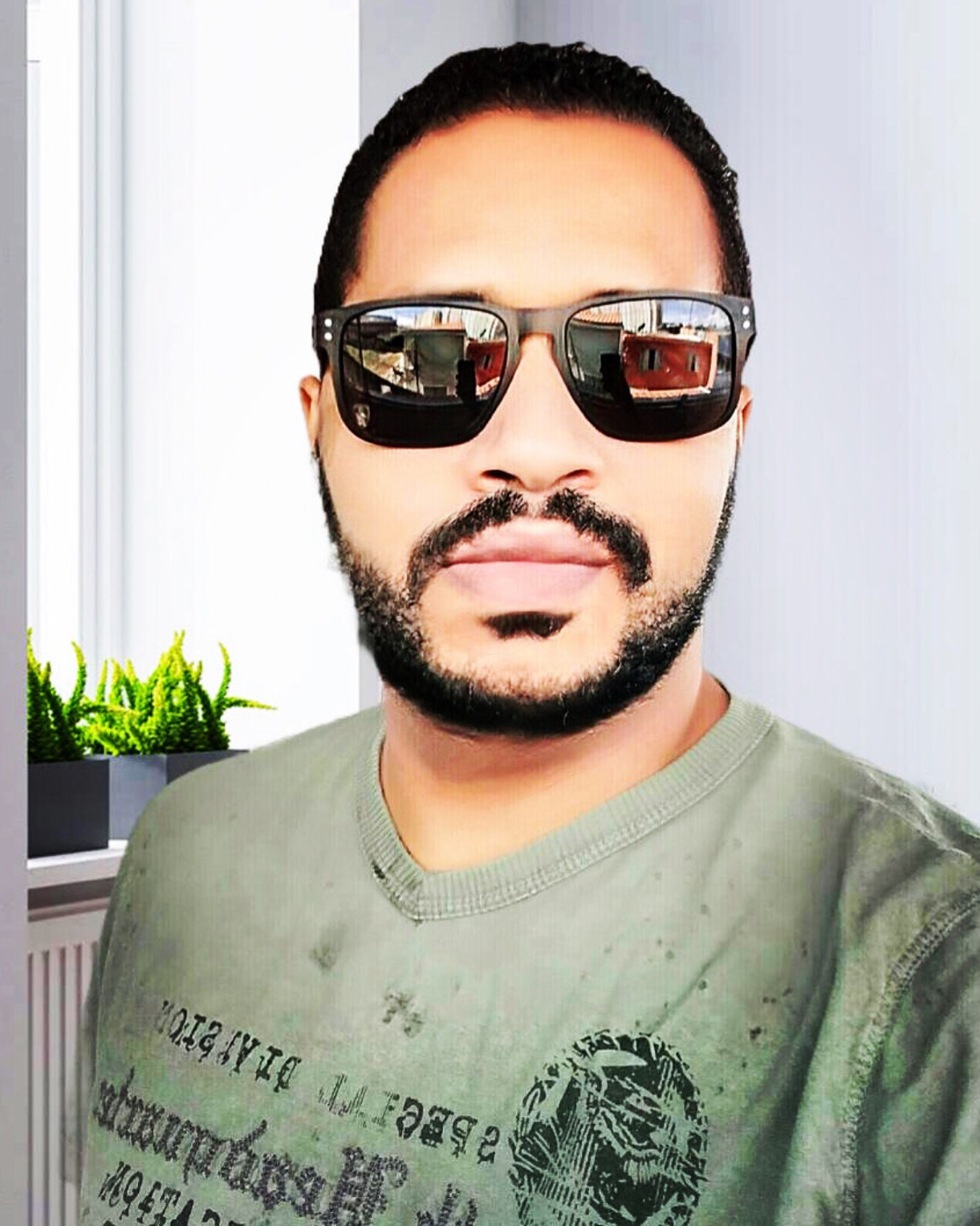Tinder profile picture for @degrees
