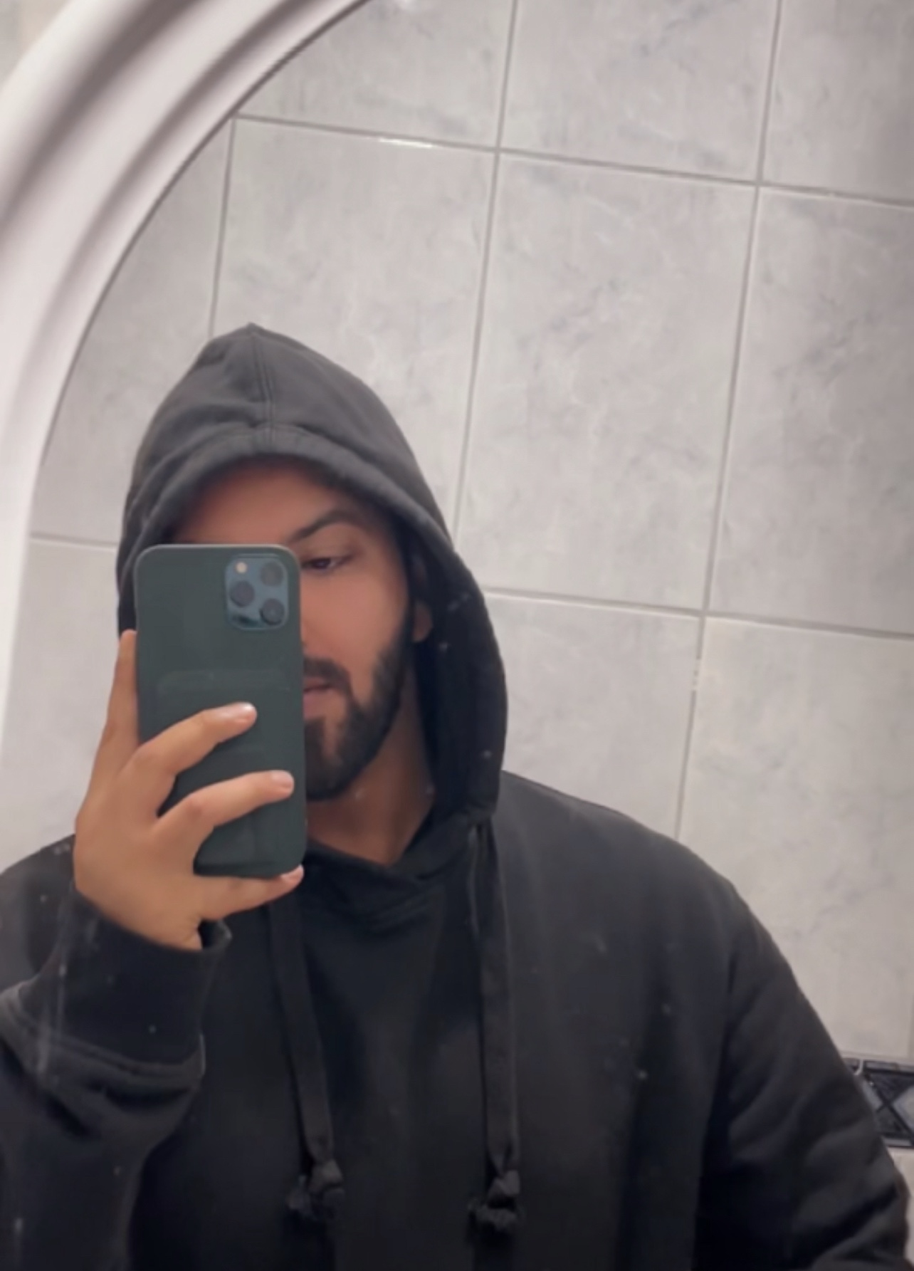 Tinder profile picture for @hi