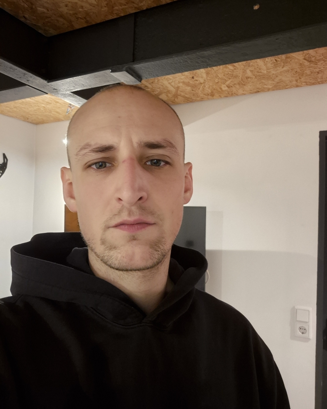 Tinder profile picture for @lon