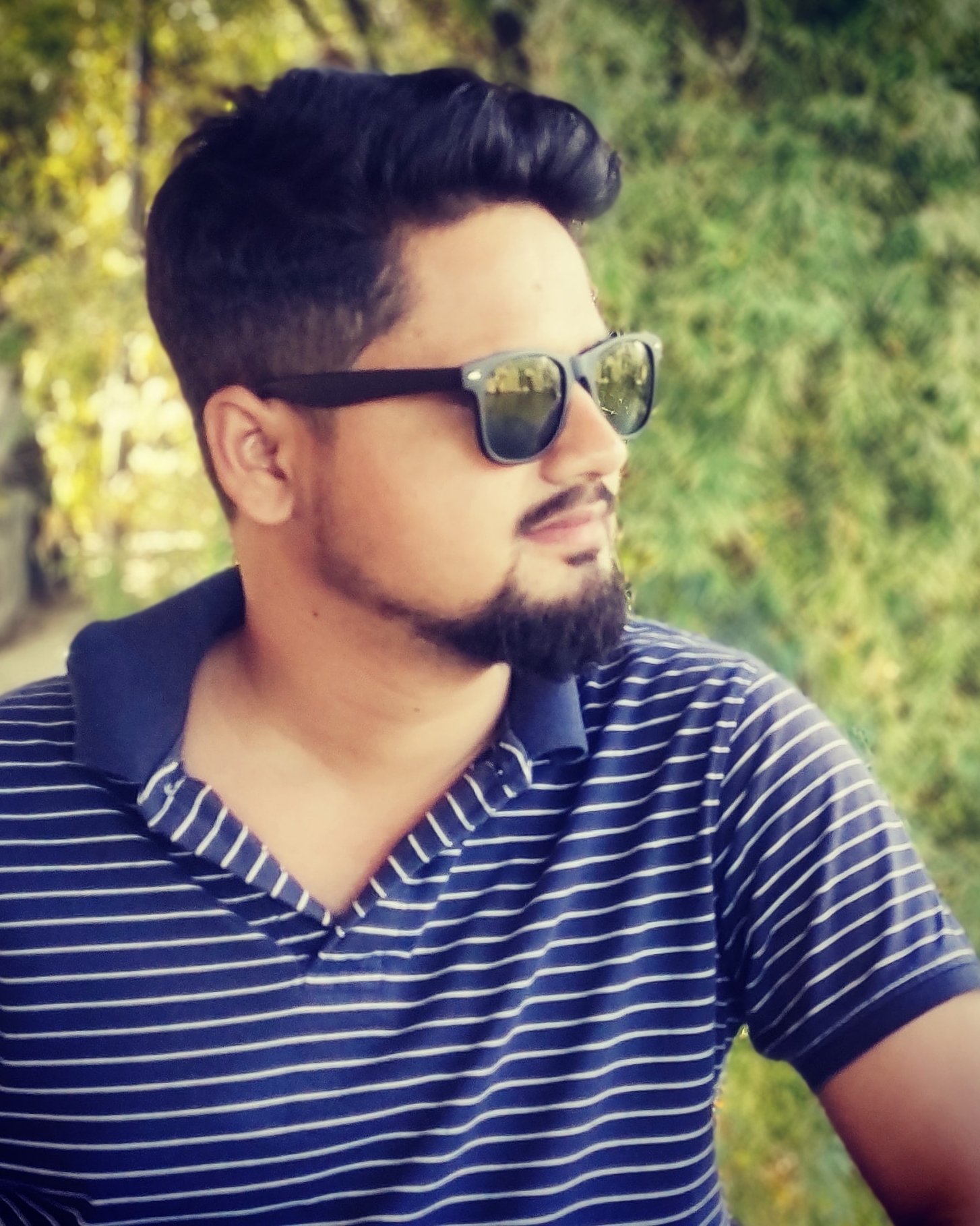 Tinder profile picture for @vaibahv