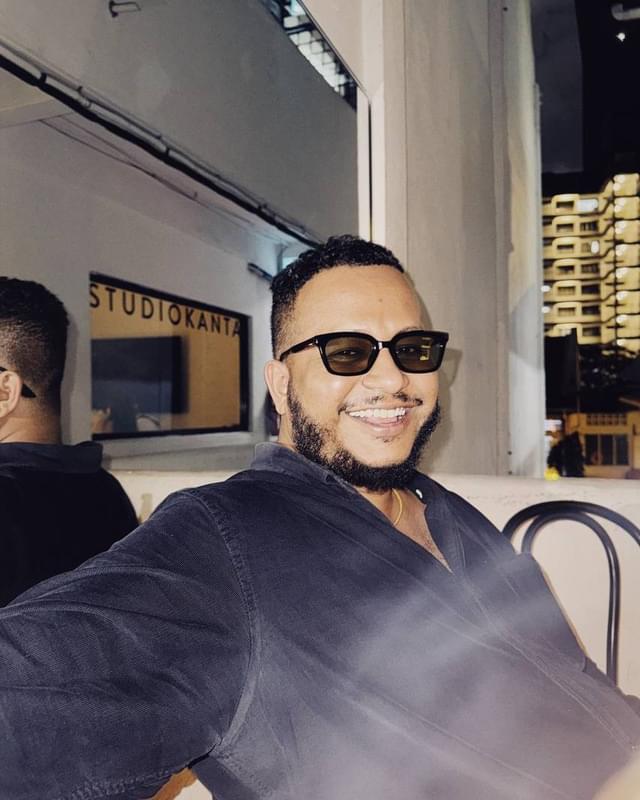 Veknesh skeleboyton Tinder