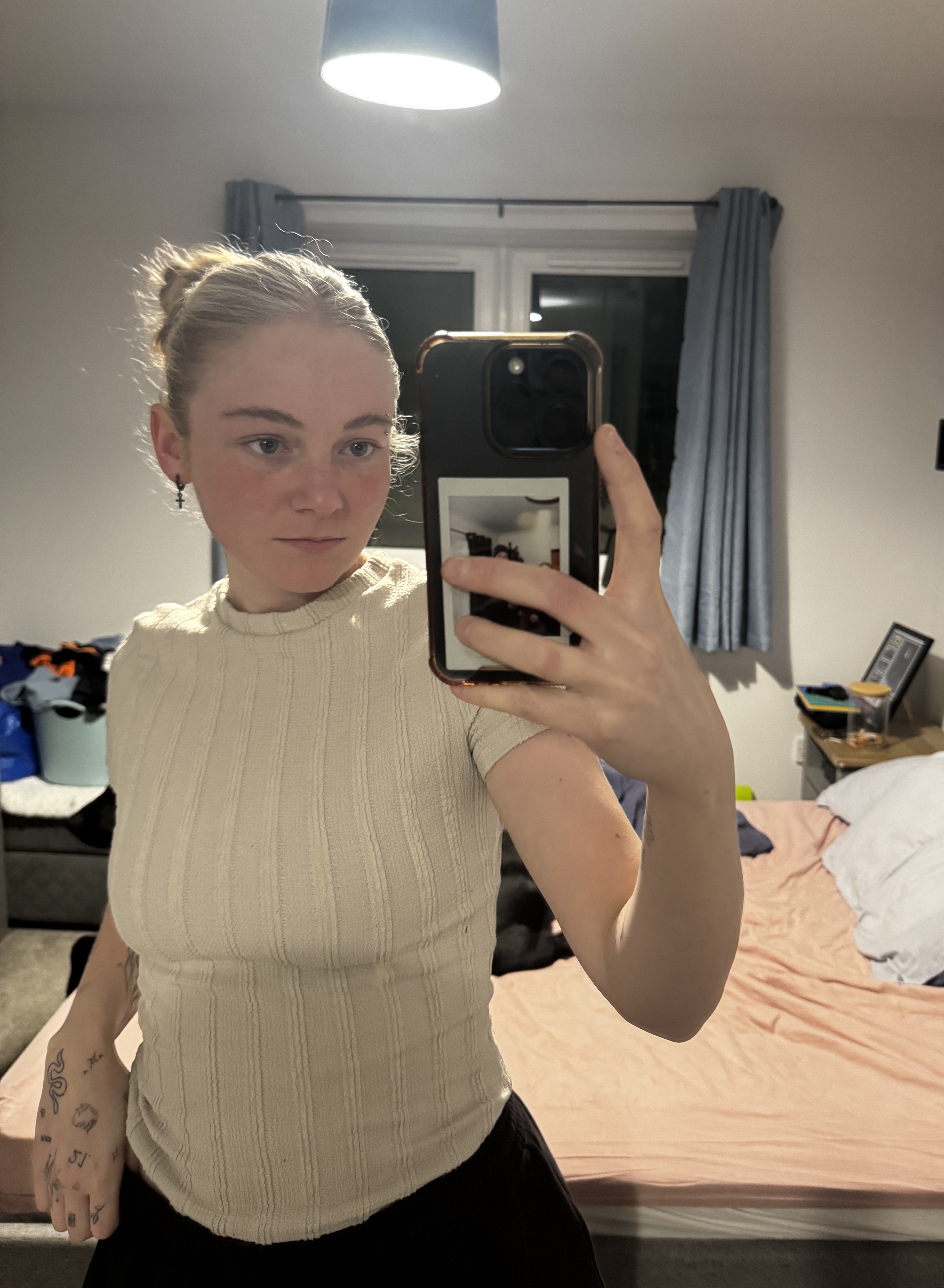 Tinder profile picture for @eyelash