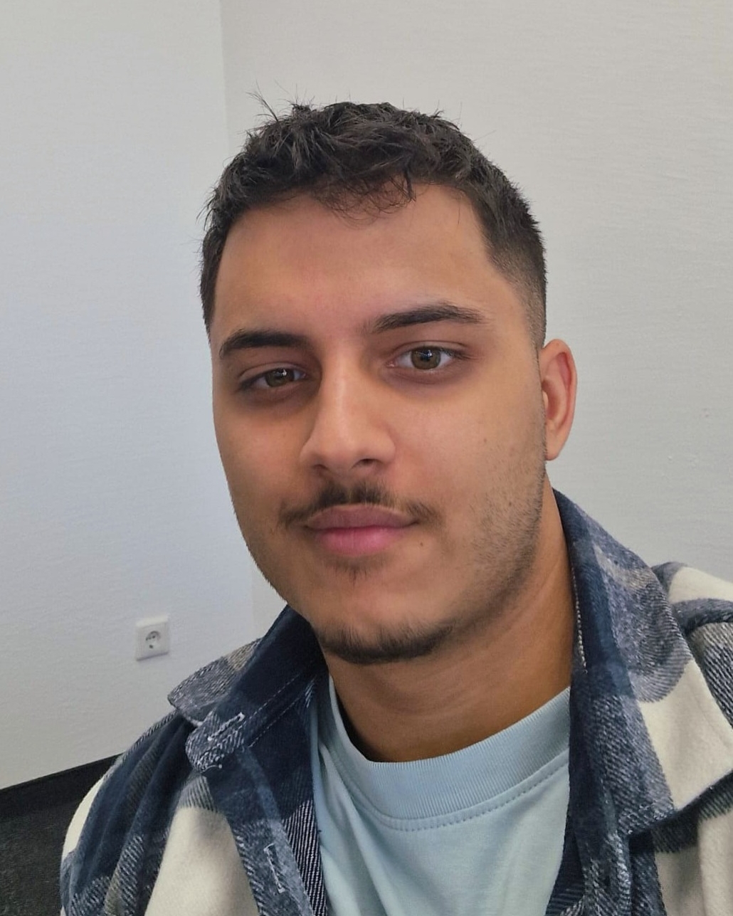 Tinder profile picture for @kxrim