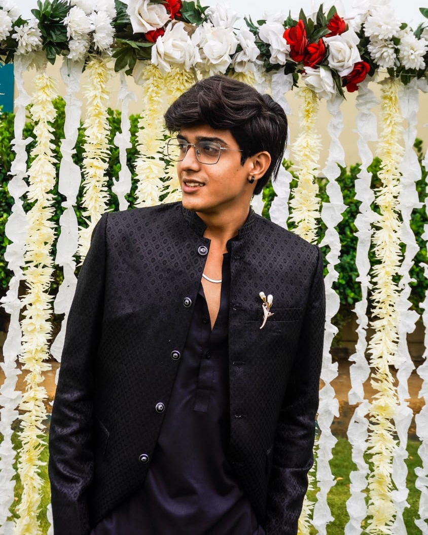 Tinder profile picture for @zeeshan