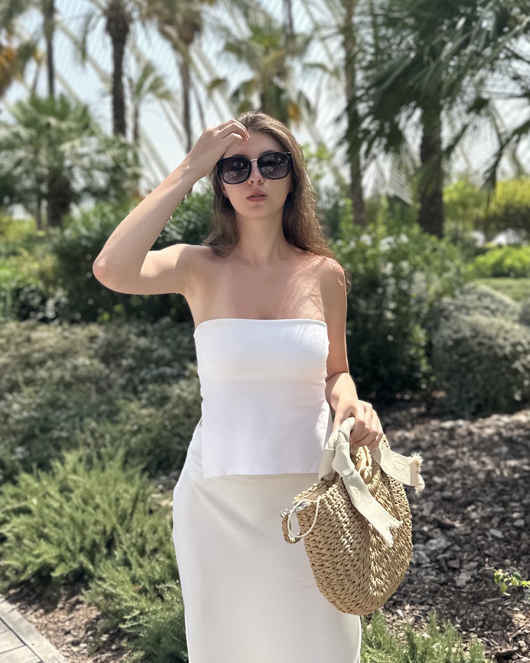 Tinder profile picture for @carries