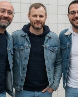 Tinder profile picture for @leaked
