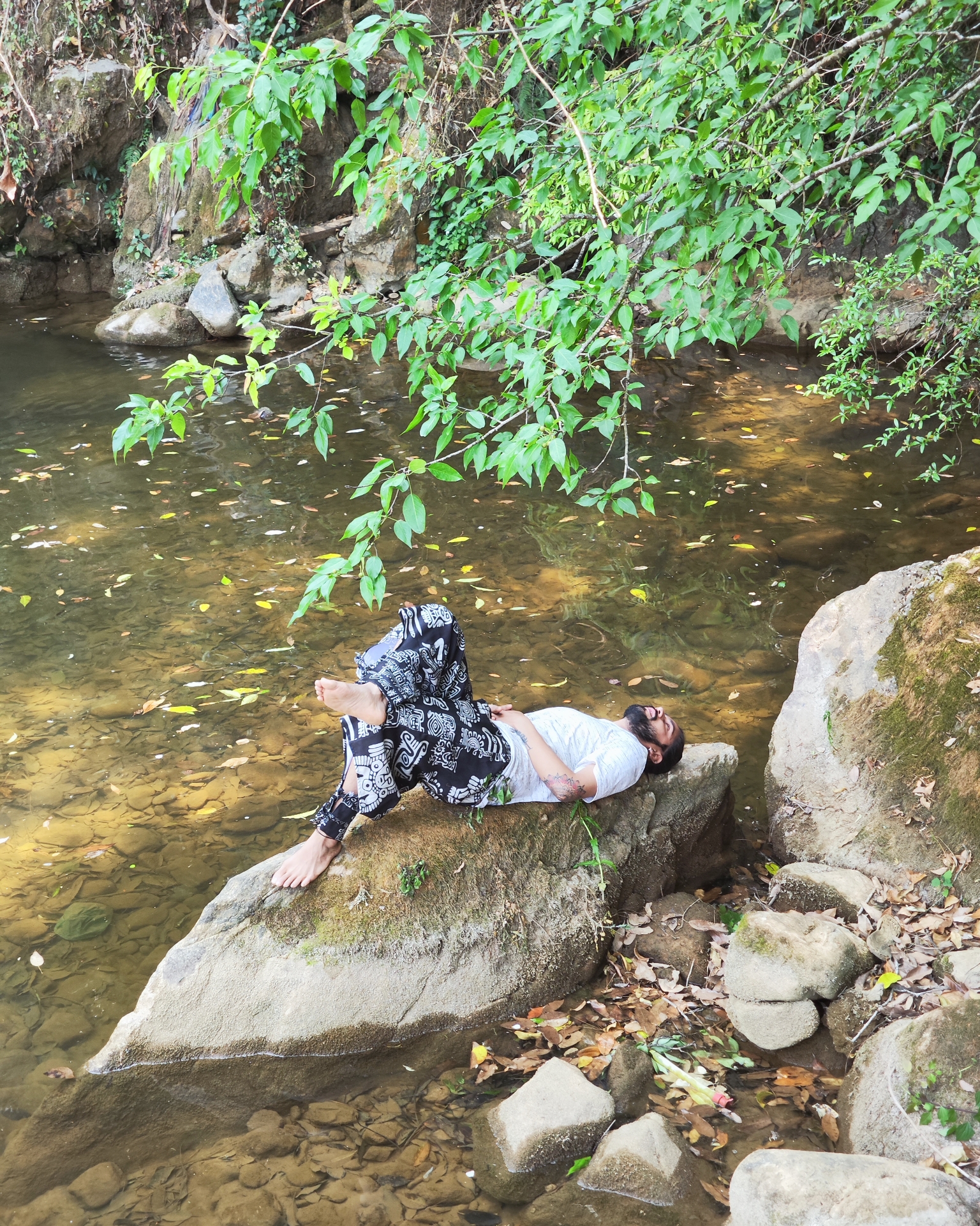 Tinder profile picture for @explore