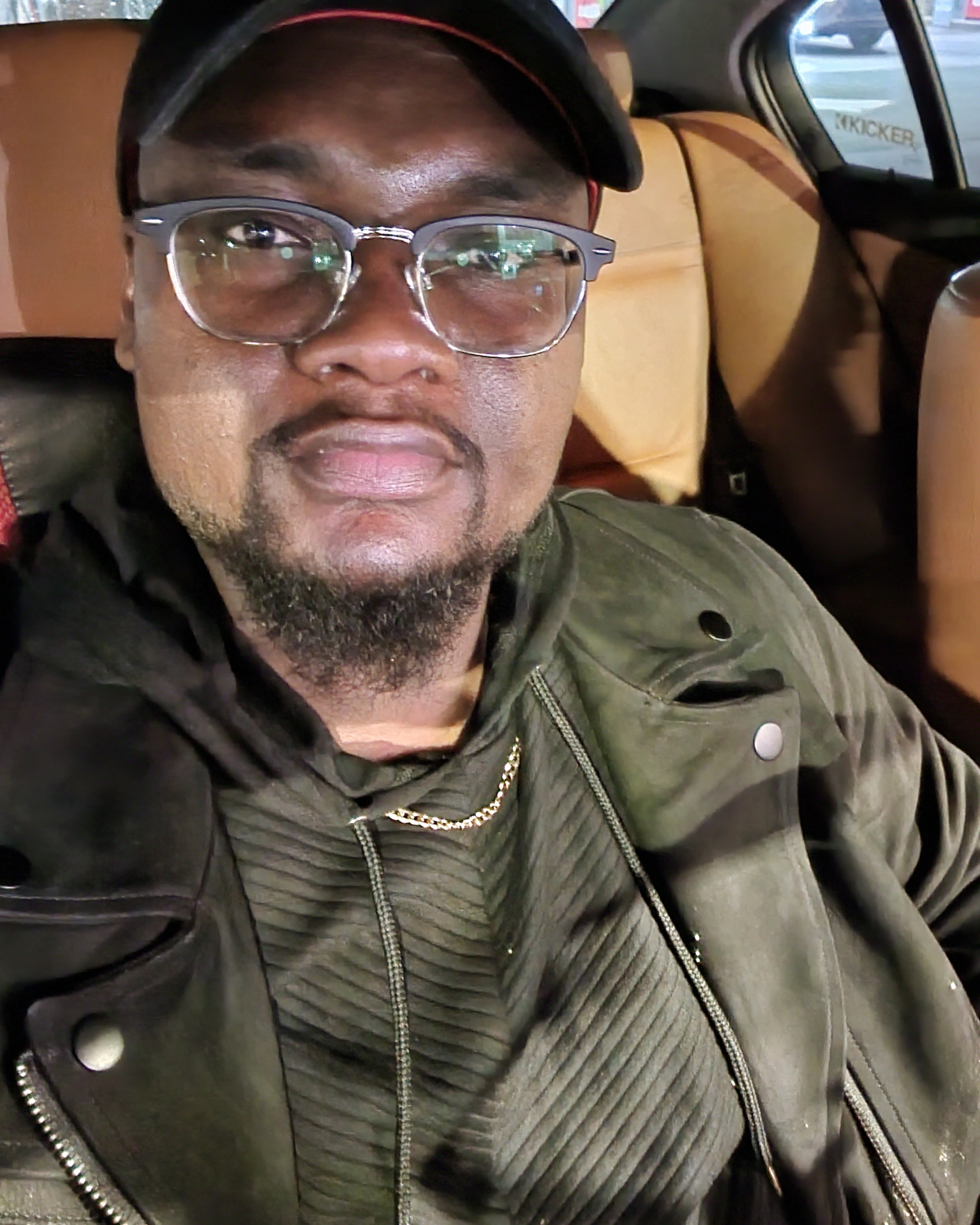 Tinder profile picture for @jalloh
