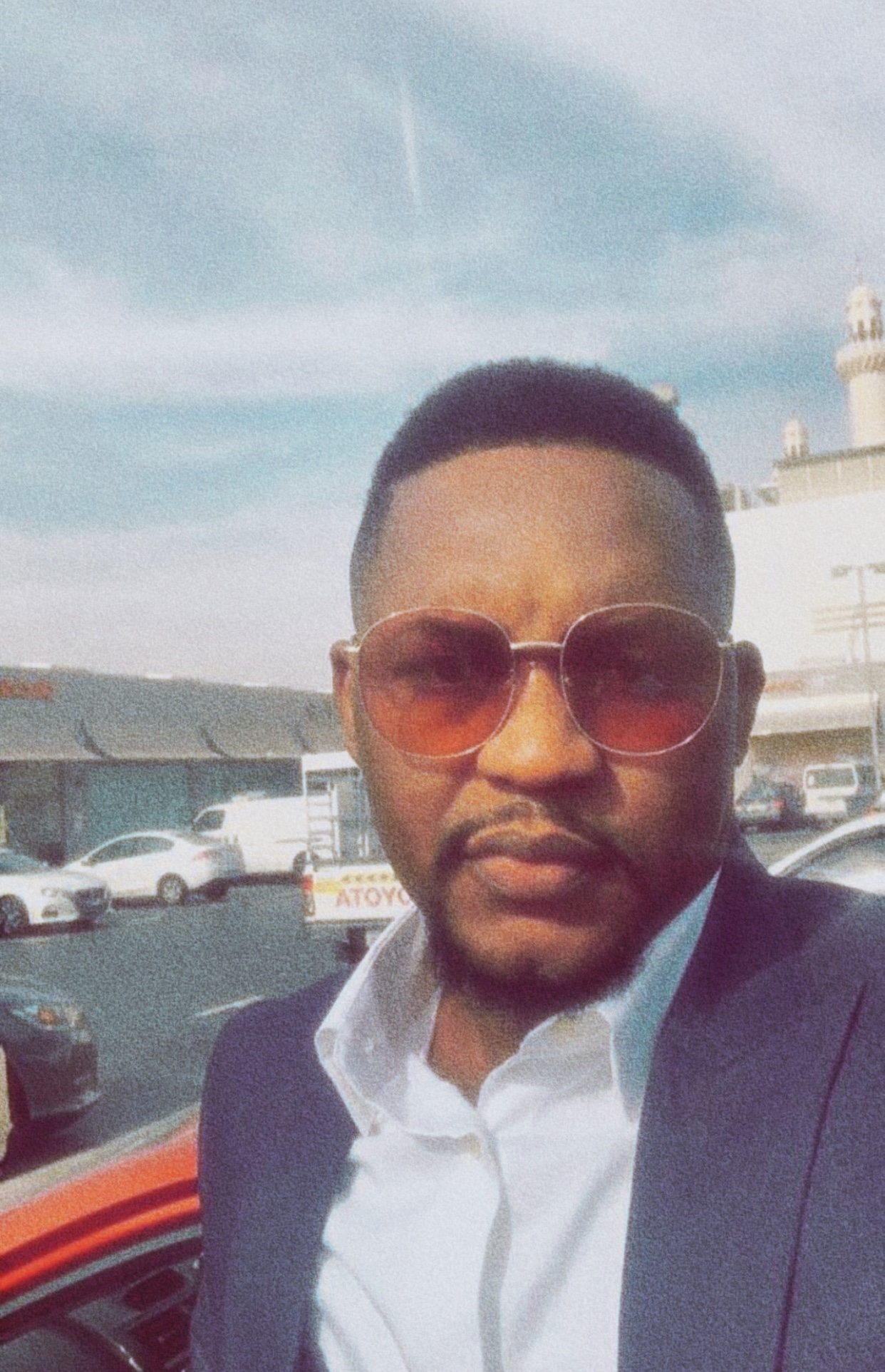 Tinder profile picture for @voyage