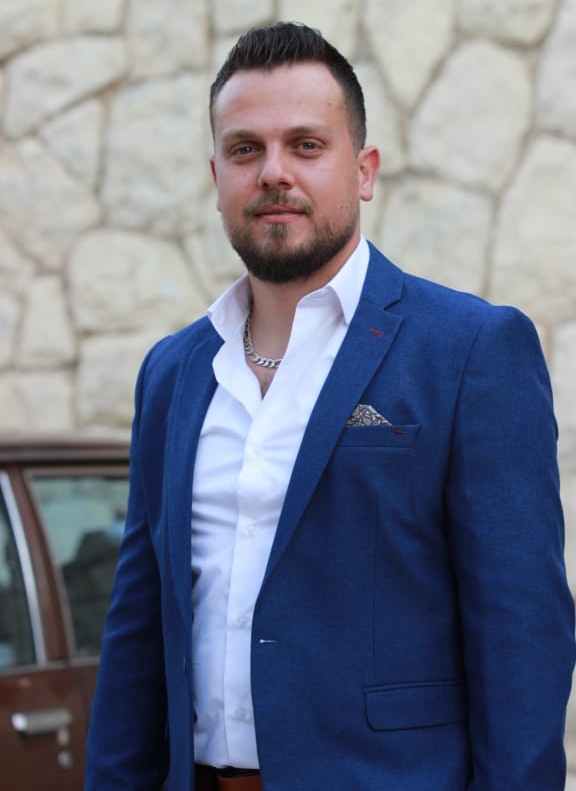 Tinder profile picture for @chaser
