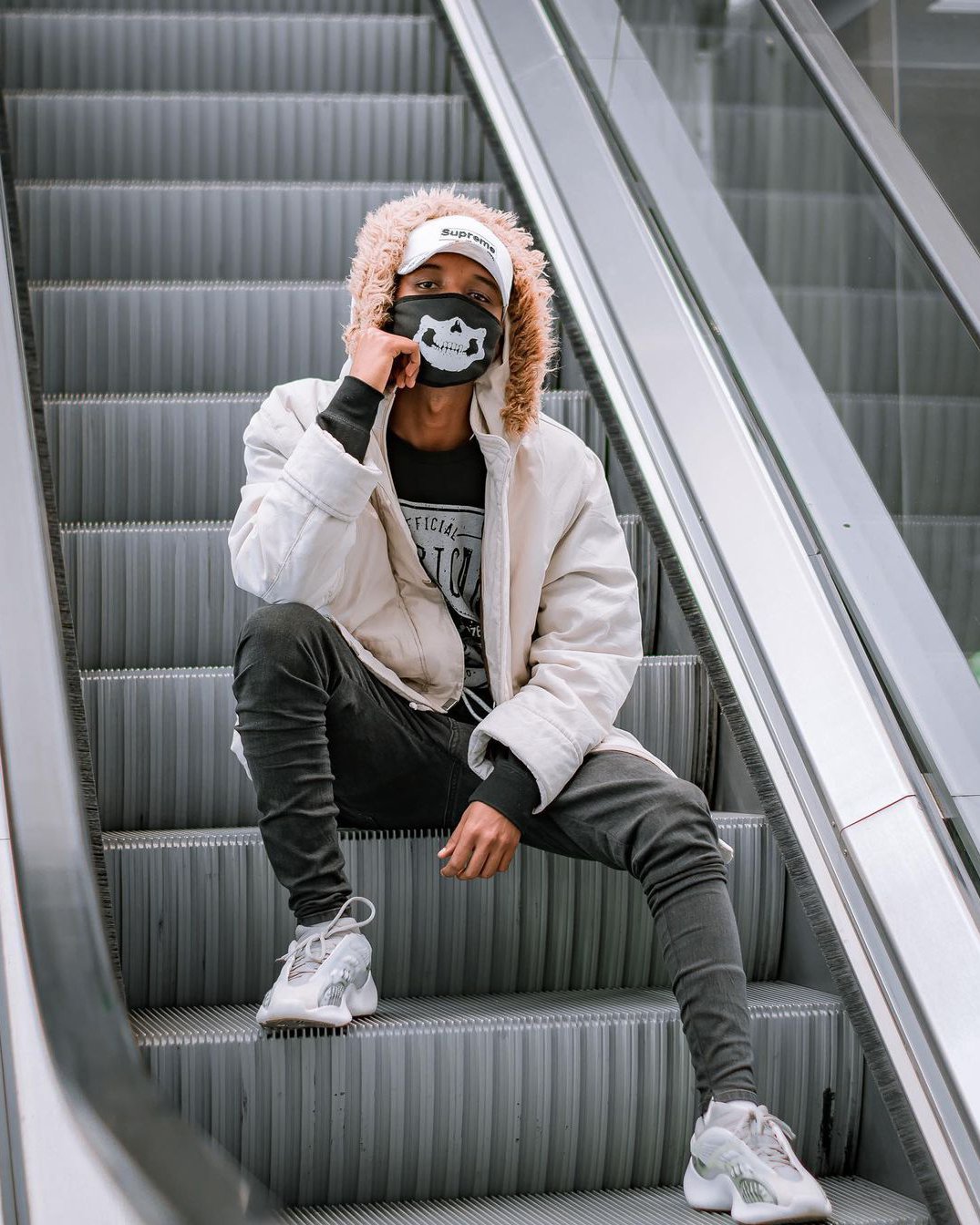 Tinder profile picture for @rehab