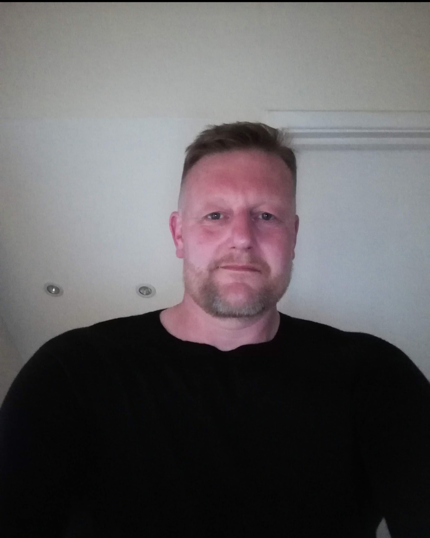 Tinder profile picture for @shoulders