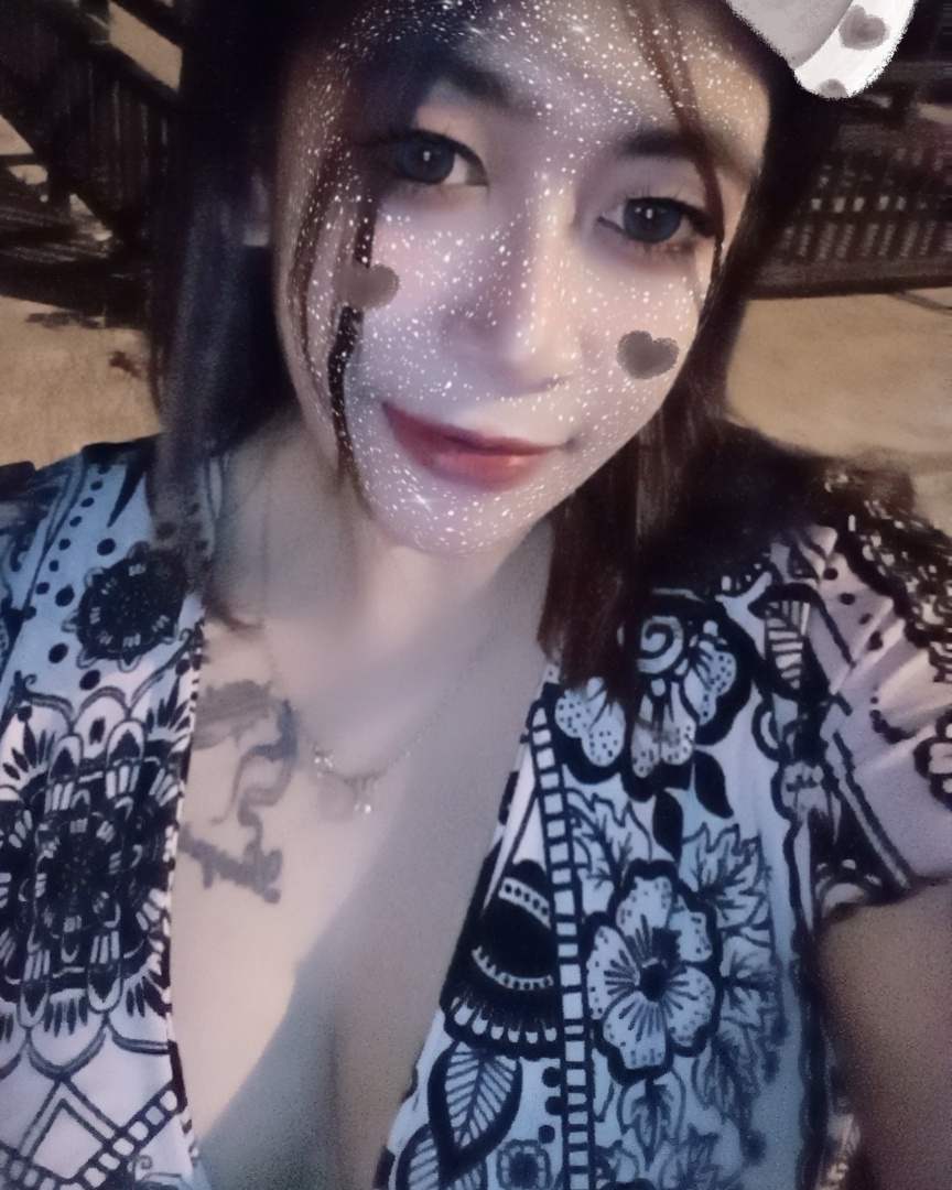Tinder profile picture for @tik