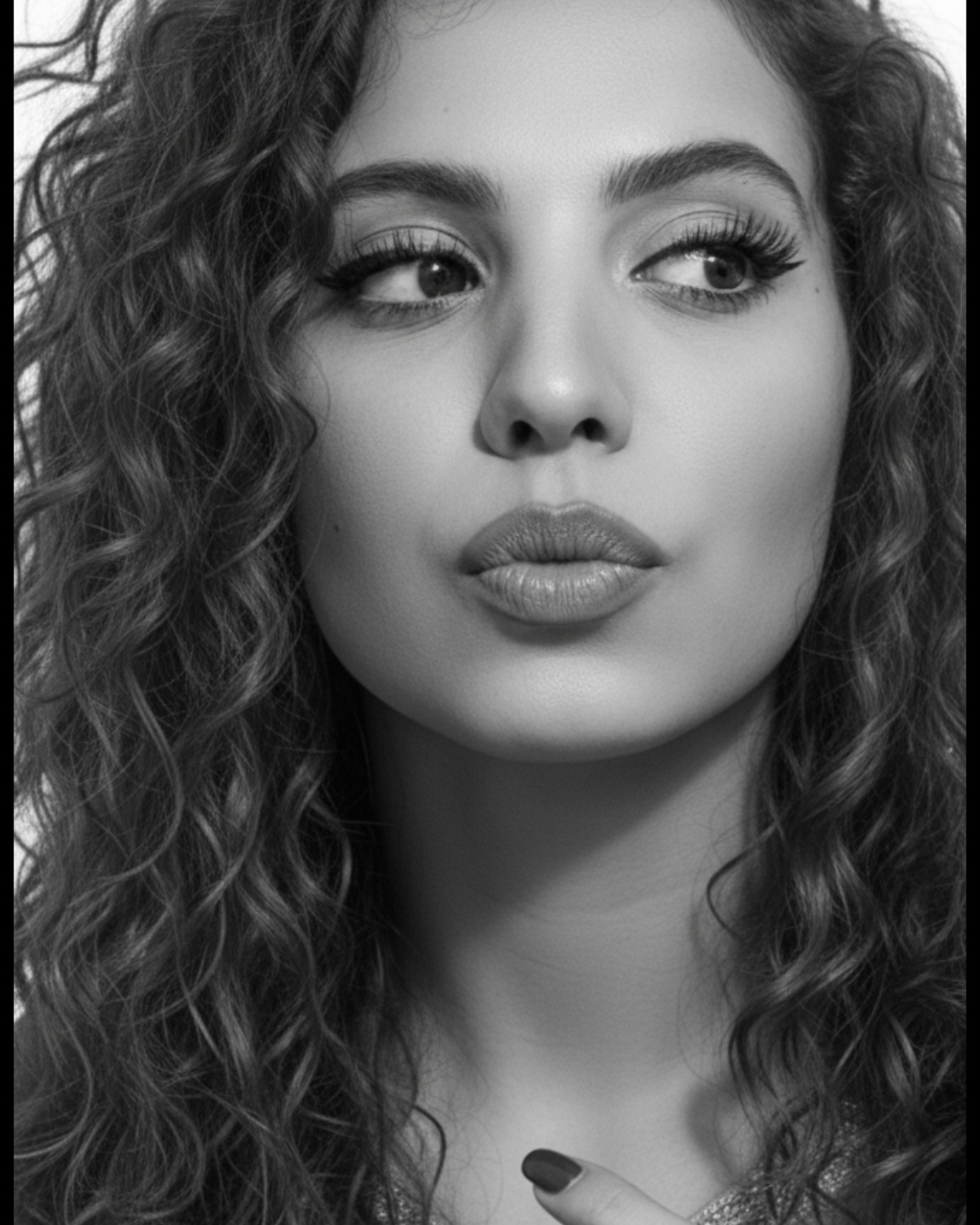 Tinder profile picture for @soukaina