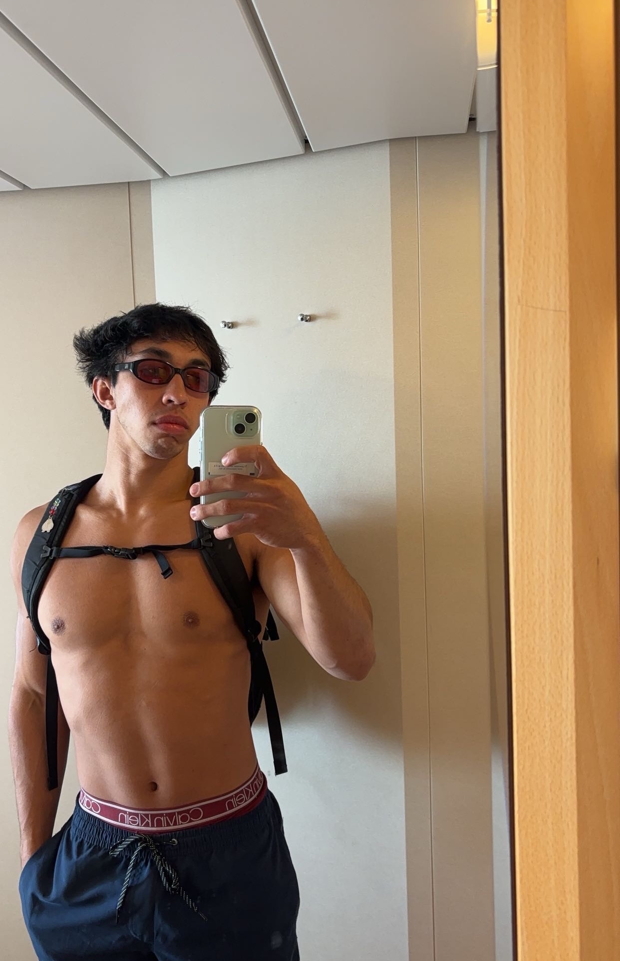 Tinder profile picture for @sigua