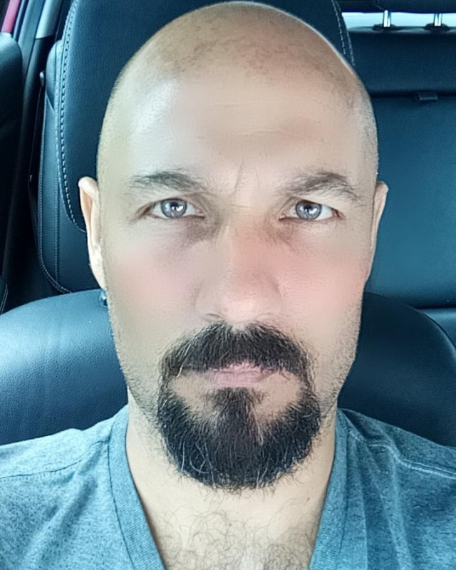 Tinder profile picture for @nil