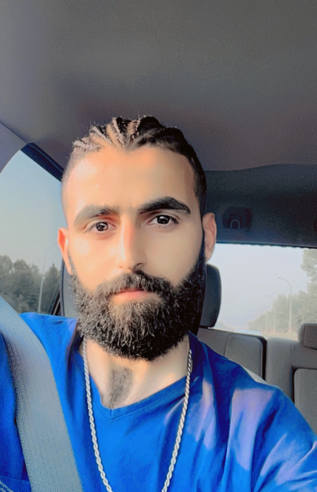 Tinder profile picture for @iyad12