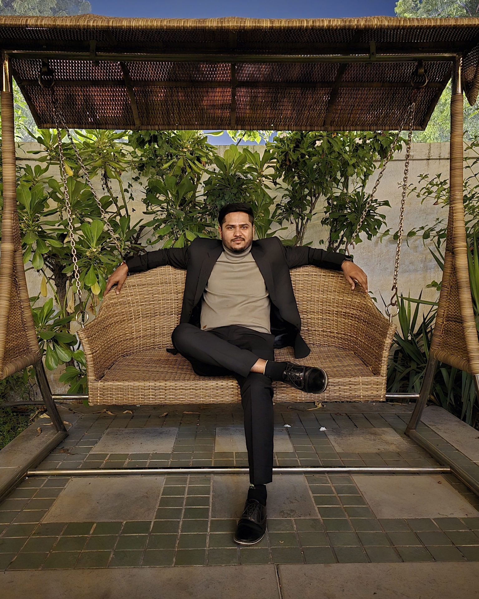 Tinder profile picture for @happens