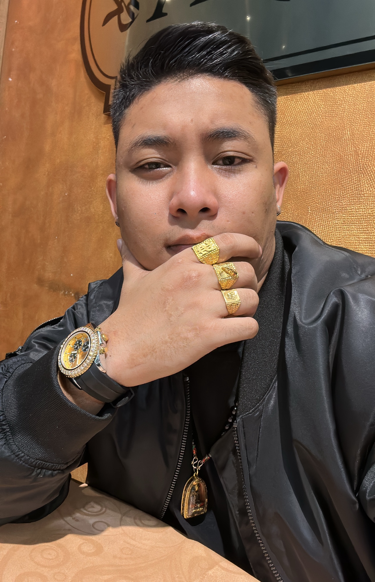 Tinder profile picture for @chin