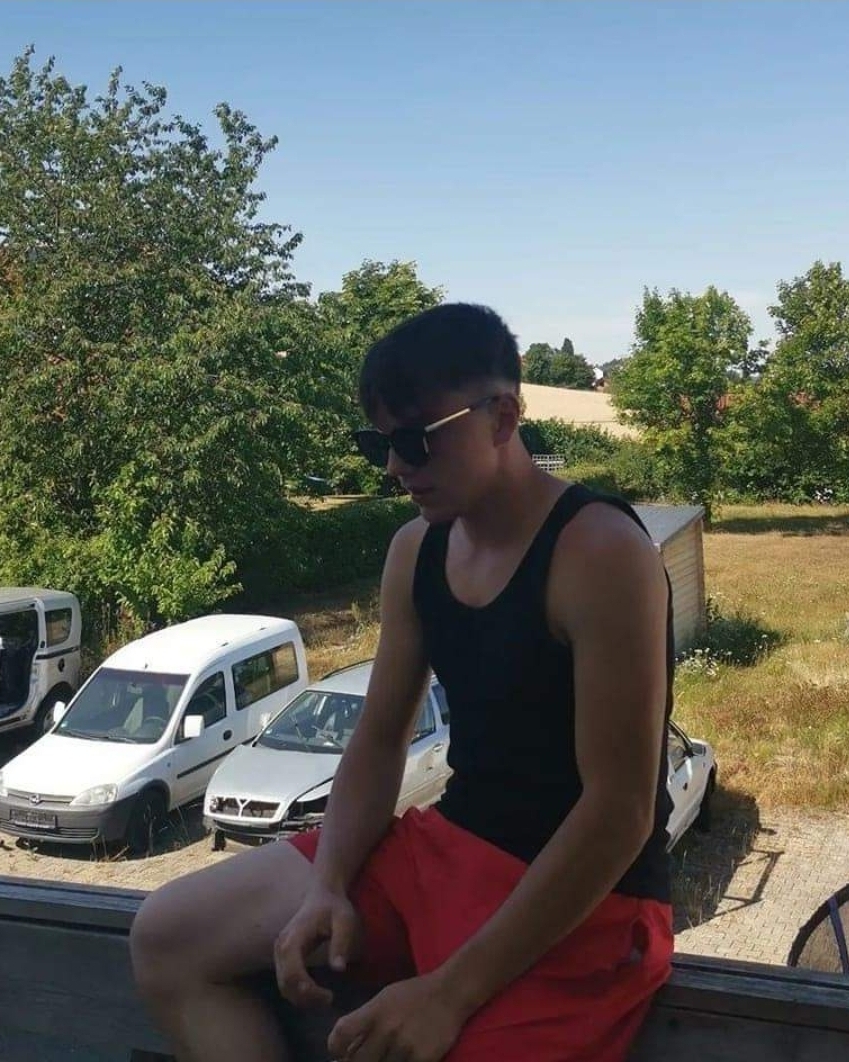 Tinder profile picture for @emilian27