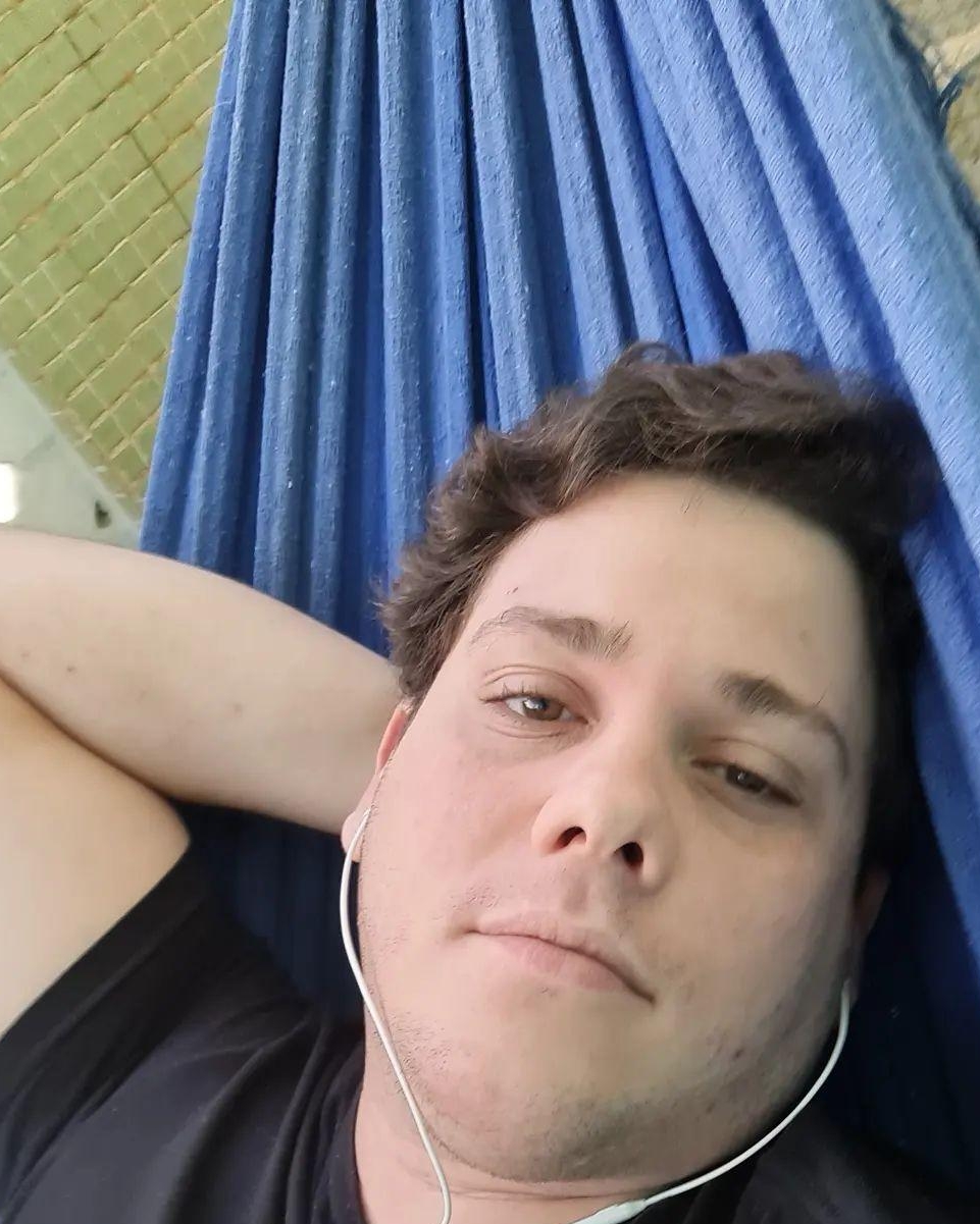 Tinder profile picture for @pkeroz