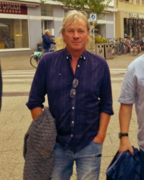 Tinder profile picture for @mueller