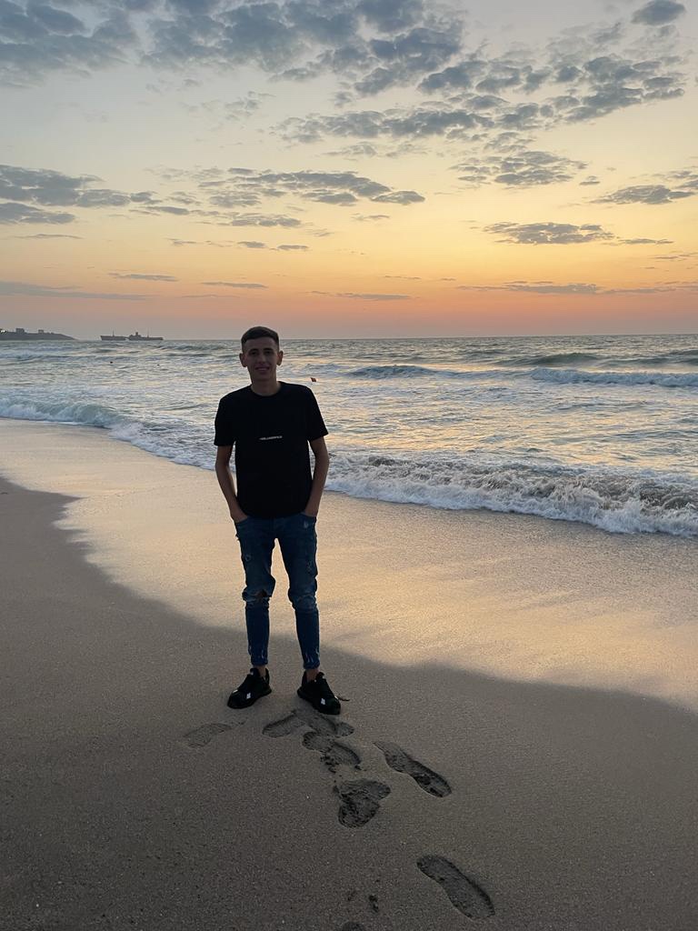Tinder profile picture for @roby21