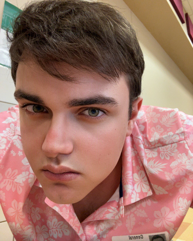 Tinder profile picture for @schizoid