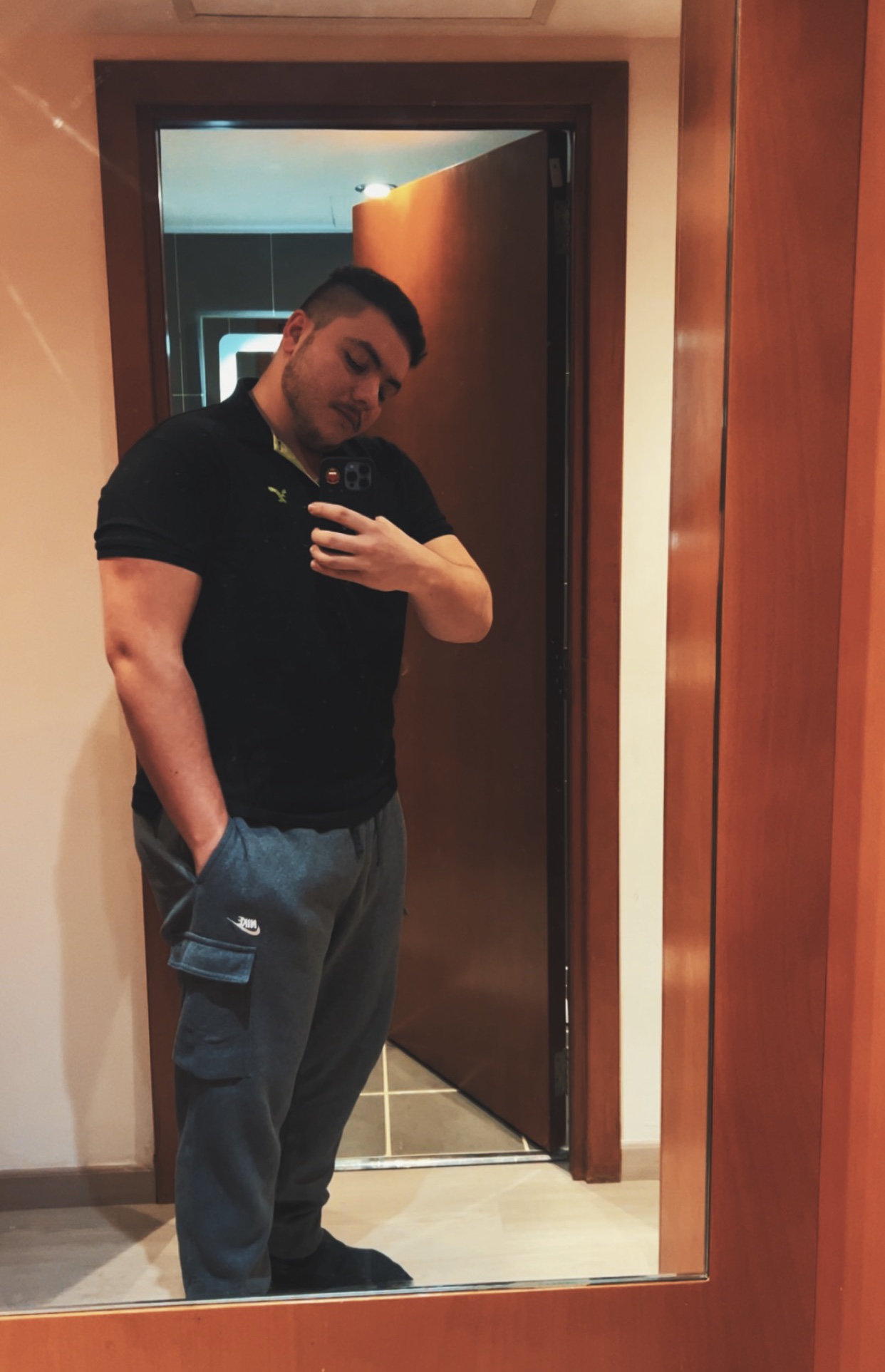 Tinder profile picture for @offshore