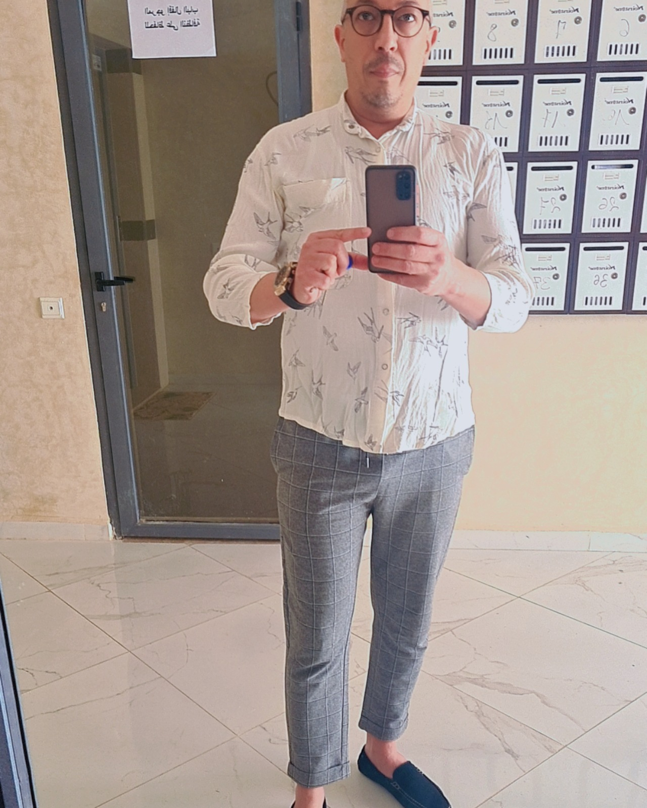 Tinder profile picture for @salut