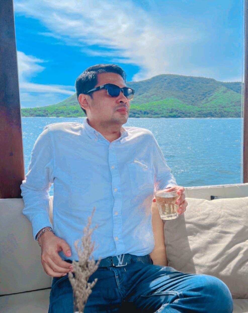 Tinder profile picture for @free