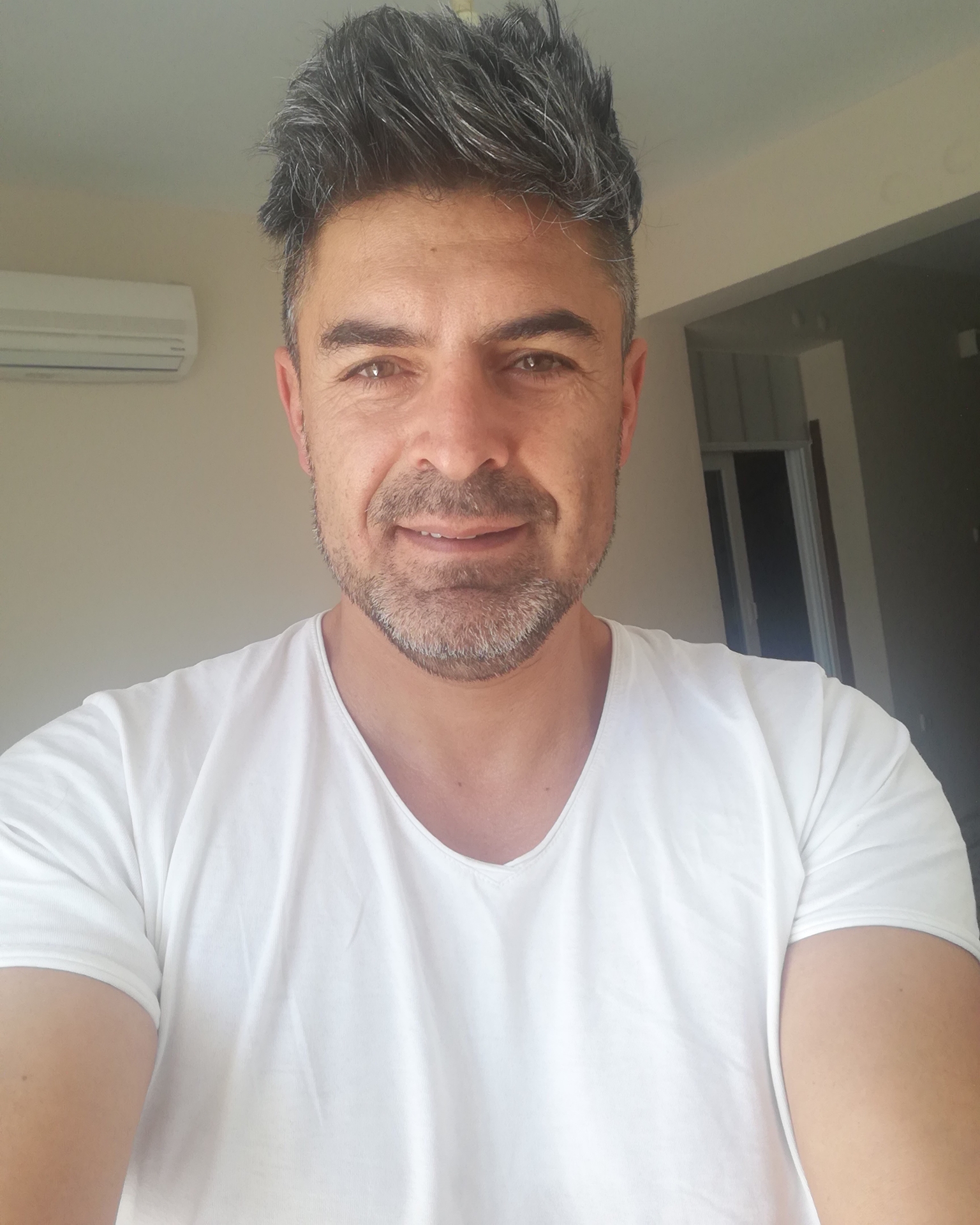 Tinder profile picture for @mito