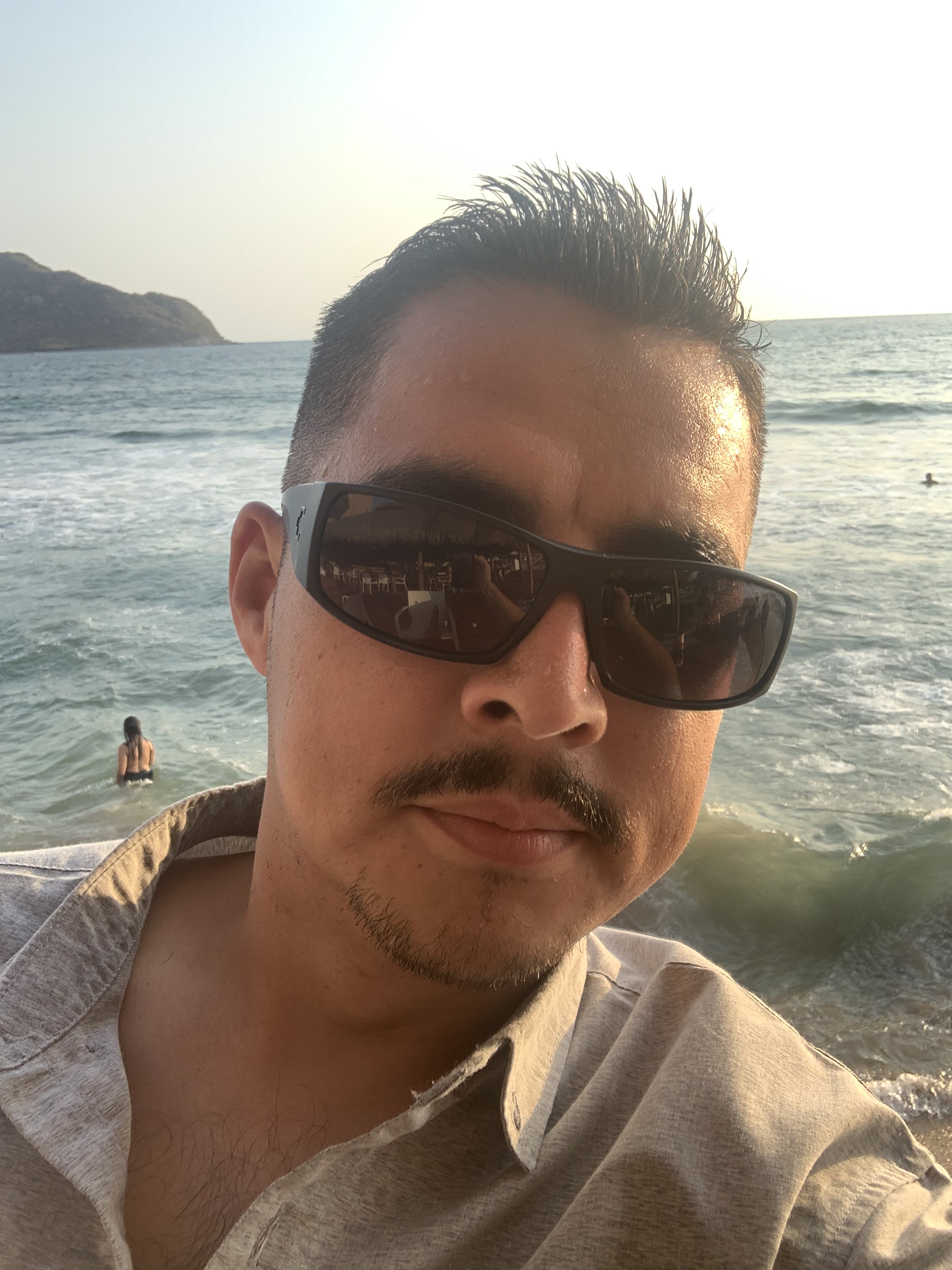 Tinder profile picture for @thumbs